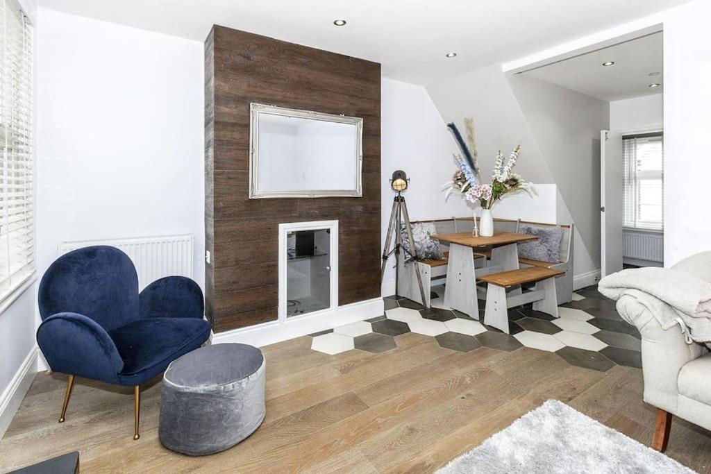 Lovely 2-Bed In Windsor Free Parking, 1 Mile From Legoland Екстер'єр фото